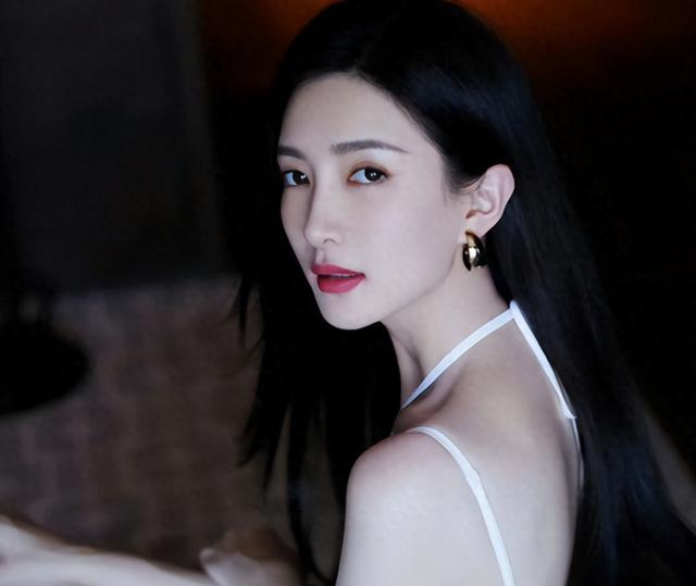 与富商海外产子真相大白6个月，江疏影近照太意外	，王传君没说错