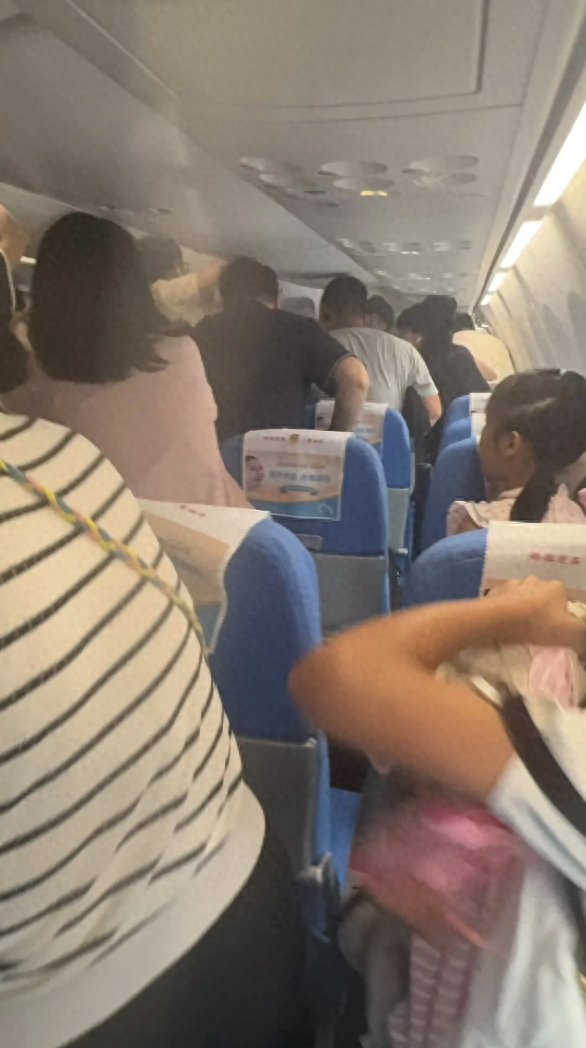 又一起！充电宝突然在机舱冒烟，厦门航空回应