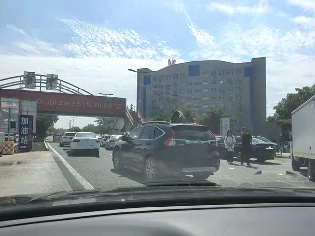 太原榆次跨城驾车肠梗阻，开学叠加中元节出行，几公里耗时3小时