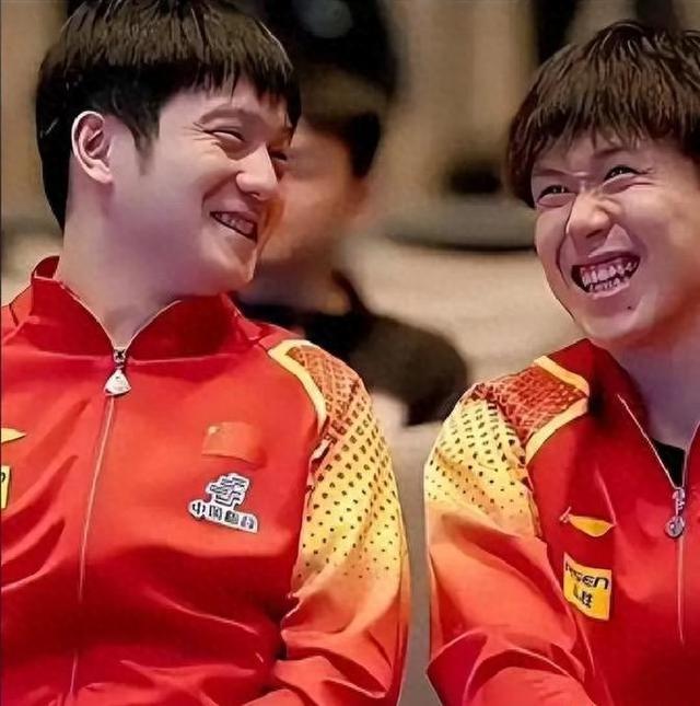 对不起家人同事！许昕采访时“乱出金句”	，樊振东笑到合不拢嘴