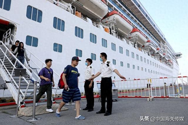 金秋九月 大连迎来邮轮出入境旺季