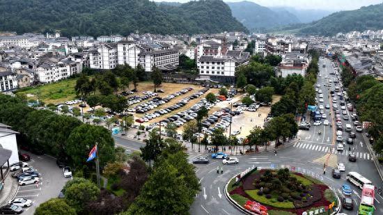 张家界武陵源：智慧停车助游客省心畅游