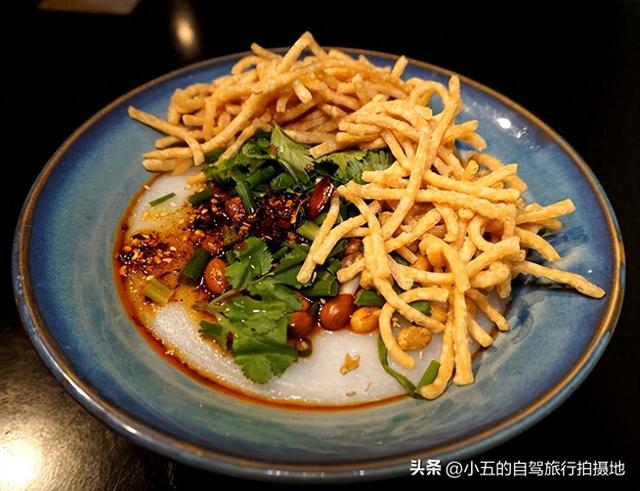 重庆鹅岭隐藏玩法曝光：从早到晚的山城魔幻之旅