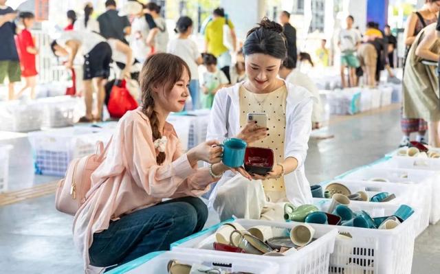以“捡瓷器玩烟花”打造工业旅游示范区