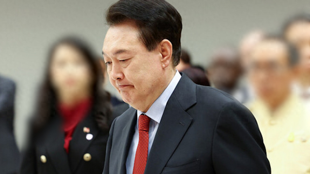 李在明终于大仇得报，65岁尹锡悦三罪并罚，他的妻子被求刑15年