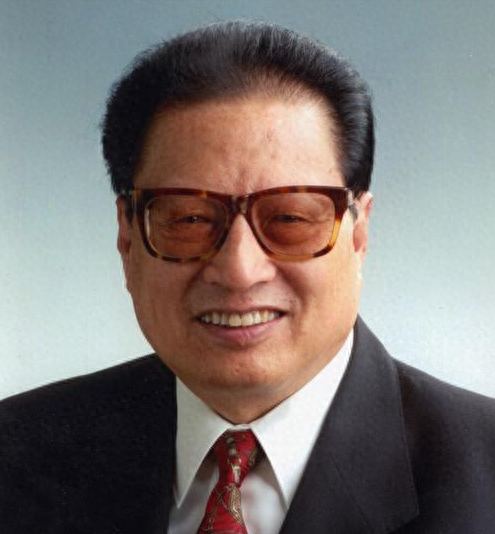 他是中央组织部原部长，69岁官至正国级，长子如今是全国政协委员