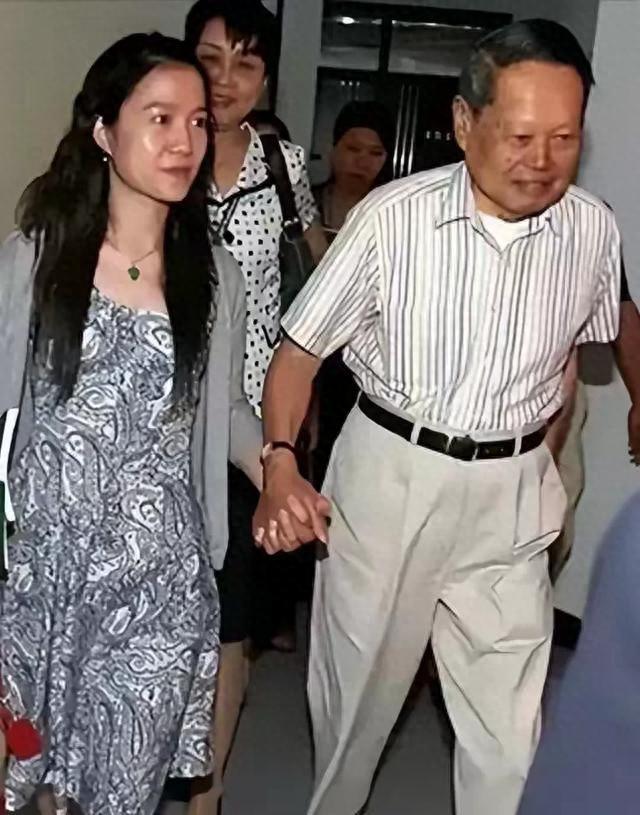 翁帆大概率不会再结婚了，并非嫁不出去，而是再也没人入她眼