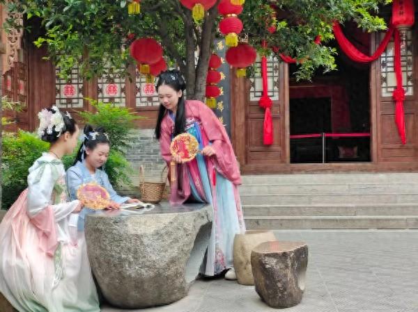 登封市：多维推进“微短剧+文旅”融合创新