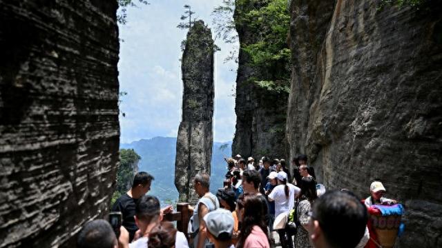 “付费插队”叫停，莫让铜臭唐突山水之美