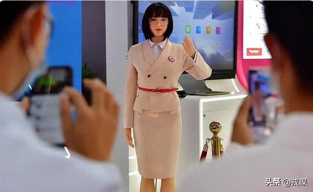 机器人为什么一定要像“人”？背后门道不简单！