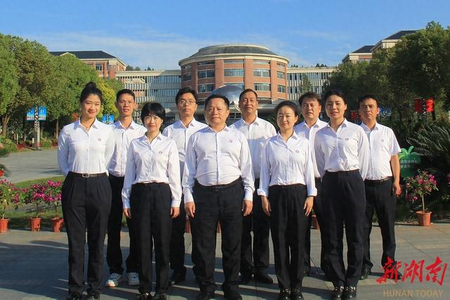 临澧一中是不是省重点中学（临澧一中教师参加第52届湘鄂部分省级示范性高中青年教师教学研究课活动荣获佳绩）