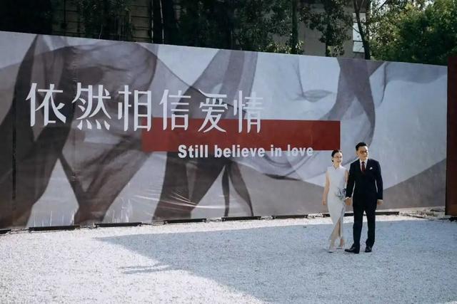 张丹红发婚礼视频向李国庆表白：将用余生回报你、爱你，两人婚礼收到111笔善款共11.3万余元已捐赠，受助学生手工制作礼物感谢