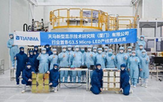 天马微电子Micro－LED透明显示解决方案亮相进博会