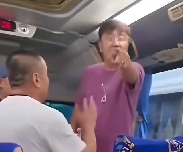 黑心导游李海被抓！靠低价吸引游客，趁机威胁得回扣，被扒是惯犯