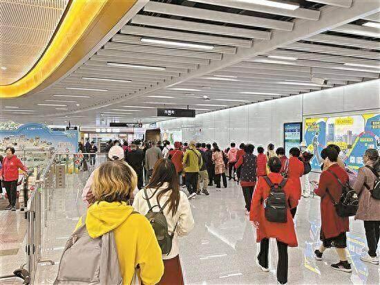 去云台花园坐地铁几号线（日进站超4万人次 云台花园站成地铁11号线人气王）