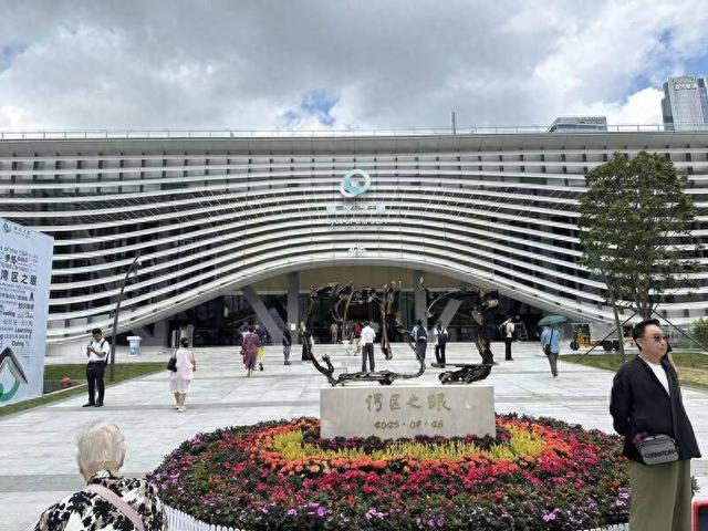 多图直击湾区之眼开业首日：新型阅读空间最热，随处遇见惊喜