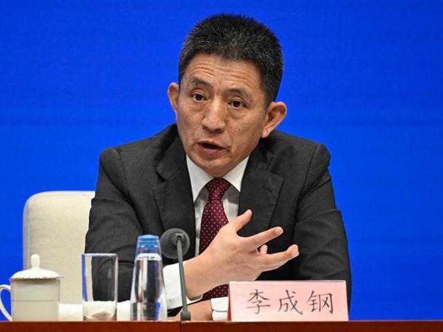 访美只是幌子？中方专机启程前跟加拿大打了招呼，特朗普后院起火