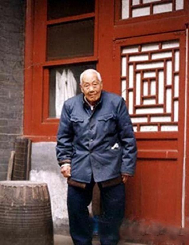 清朝最后一名太监回忆：妃子洗澡从不用手和避讳太监，十分侮辱人