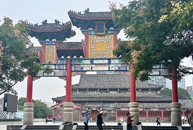 京剧宗师谭鑫培：中国电影第一人如何跨界？