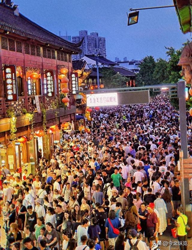 景区"多日票"火爆：门票背后的旅游业大变局，你还只当是多玩几天