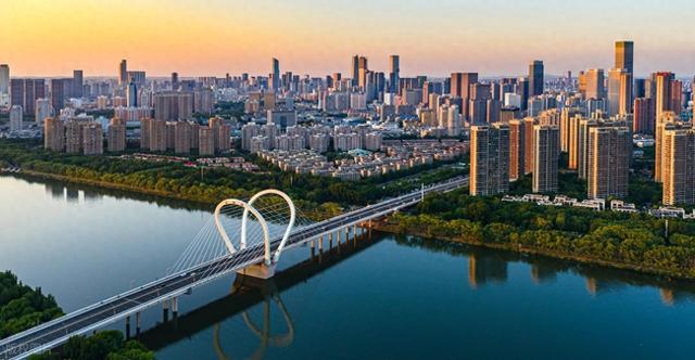 下一个“大连”已确定？鞍山、营口落榜，这座黑马城市呼声高