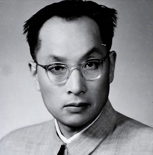 73年10月，8341部队派出警卫，在人民大会堂抓捕了两位公安副部长