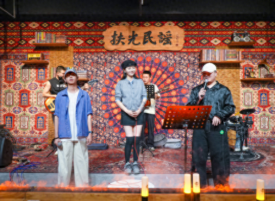 光山：多彩文化活动点燃夜经济