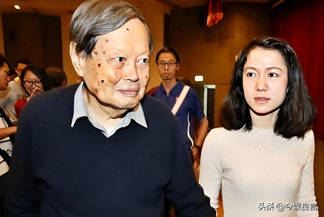 演都不演了？杨振宁去世仅4天，恶心的事就发生了，还不止一件！