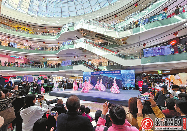 乌鲁木齐县：文旅展演进商场 南山风情“看个够”