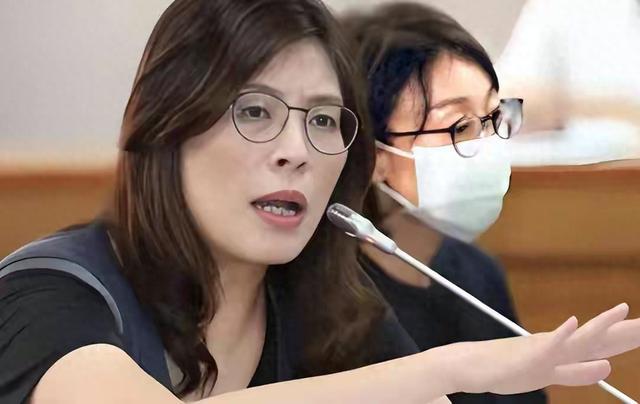 郑丽文不装了？国台办回应武统后，郑丽文宣称：绝不放弃武力保台