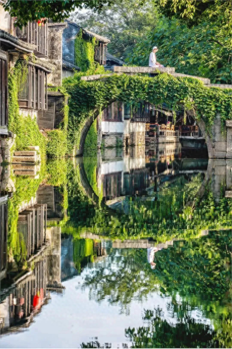 江苏周庄：智绘光影暖千年