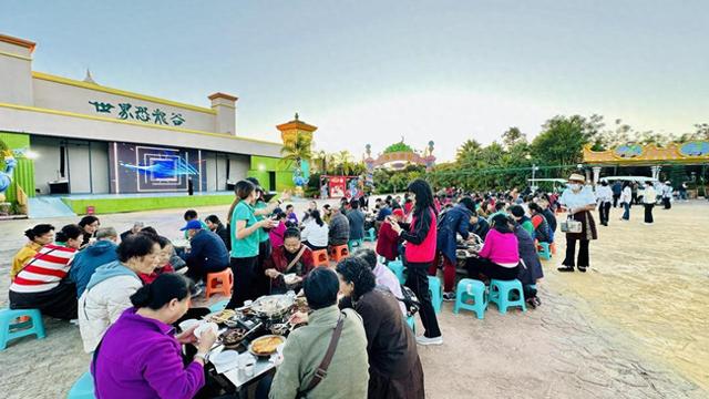 禄丰恐龙谷邀你去泡温泉，吃地道年猪饭！