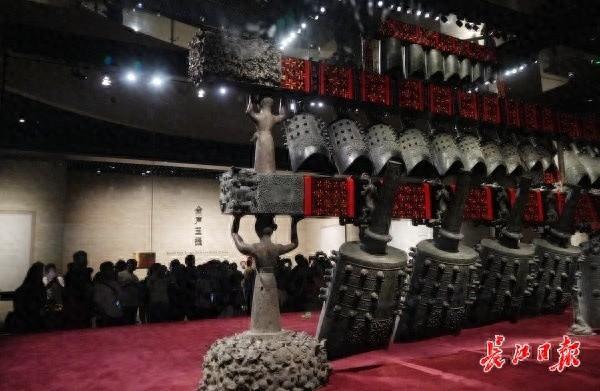 外地游客提前五天抢票，国庆当天2.5万人次打卡，省博开放夜游从早火到晚