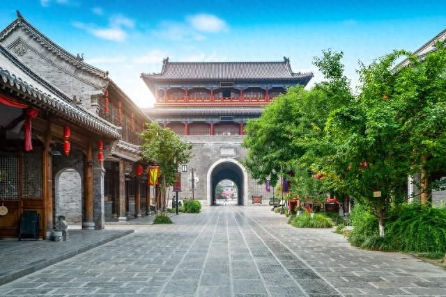 在古城老街寻根脉悟情怀