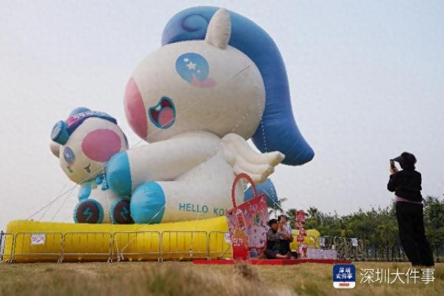 深圳一网红公园又“长”出巨型公仔？深圳是懂“去班味儿”的