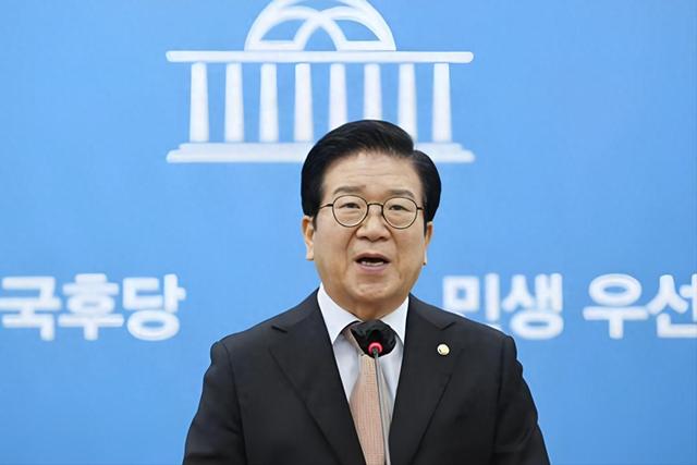 韩国特使团抵达北京，下飞机的第一句话不简单，中方回应很干脆