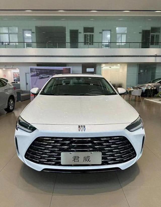 别克车的优缺点（948万买B级车别克君威优缺点全扒光这4个坑别踩）