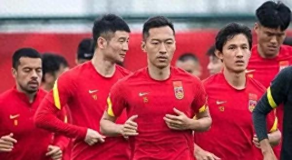 喜大普奔！只剩三家赞助商！国足再也吃不起海参了！