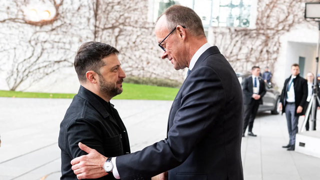 惊天博弈！泽连斯基放弃入北约换安全保障，美国却逼其割顿巴斯？