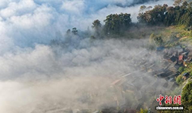 贵州榕江：云端苗寨美如画