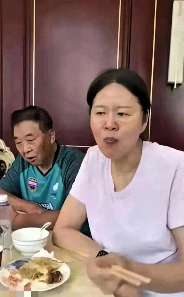 我的天呐！郎平咋突然变成这样了，模样变化好大 真是认不出来了！