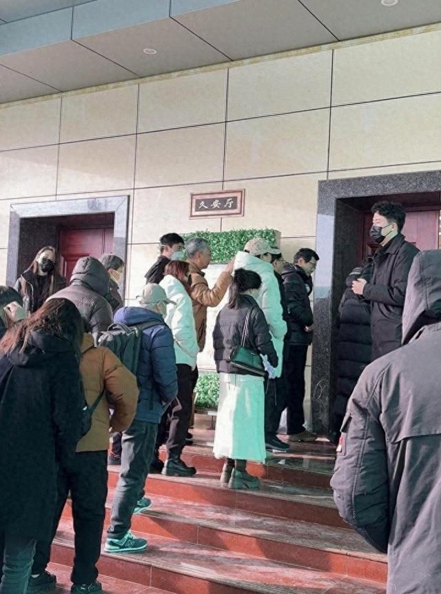 何晴告别典礼在京举行 儿子追忆：母亲喜爱雪	，北京初雪是为她而下