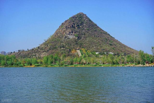 济南华山路北通南跨 构建并行二环东路的分流大道