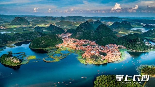 碧水黄墙彝寨新｜一江碧水向东流