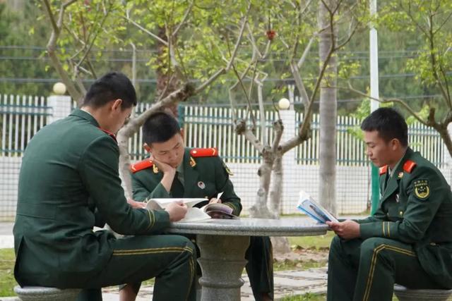 当兵有什么好处呢?我现在是高一的一名学生（在校大学生参军入伍）