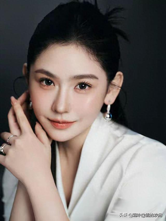 江苏徐州大学一校花，眉清目秀，温婉如玉，美到犯规，太迷人了