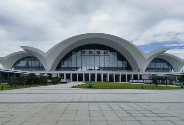 南昌东站真是太美了，颜值与实力并存，科技感十足