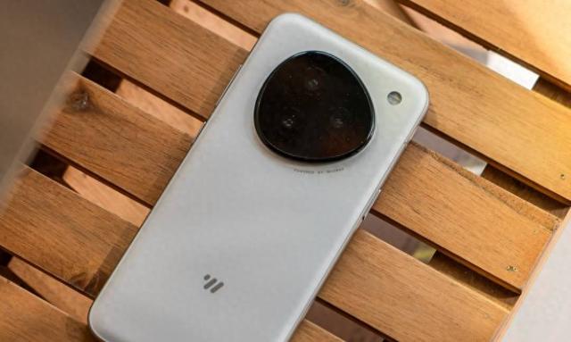 剿杀豆包手机助手	，可能是互联网巨头的一次「共谋」