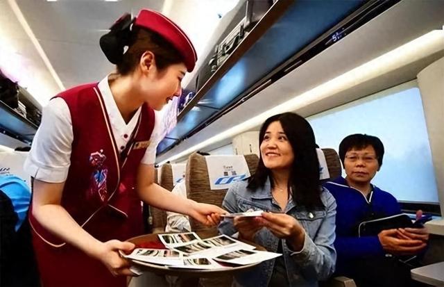 中国高铁上“长满了”外国游客！外国人也喜欢上了中国高铁！