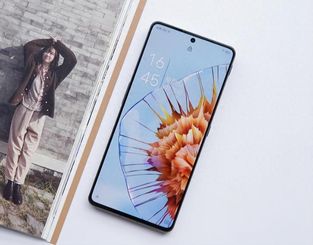 努比亚Z40S Pro：直屏时代的棱角美学典范